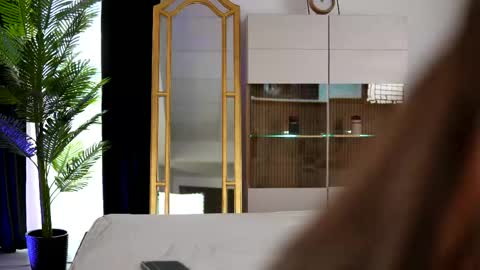 ZenyaNoir online show from April 18, 2026, 9:02 am