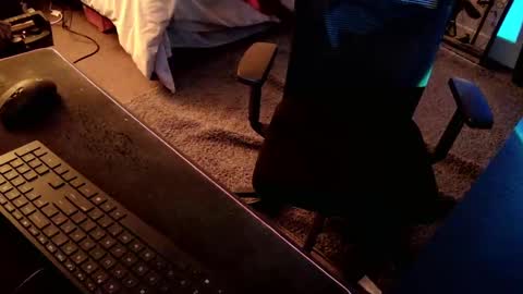 Snapshot of zerces111 chatting on December 9, 2024, 12:45 am Zerces online show from December 9, 2024, 12:45 am