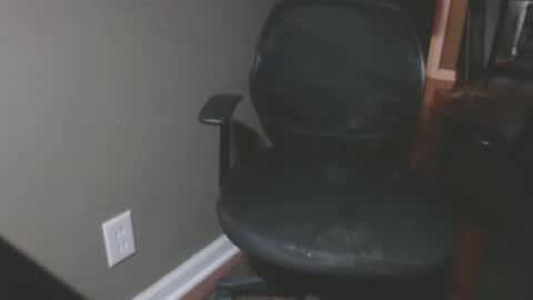 bambi cumslut online show from April 15, 2026, 2:07 am