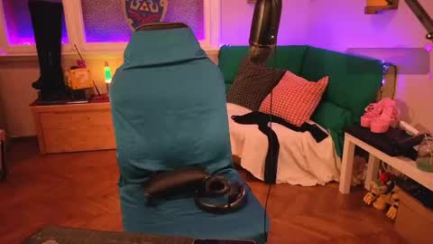 Snapshot of zesty_peach chatting on June 8, 2026, 1:39 am zesty_peach online show from June 8, 2026, 1:39 am