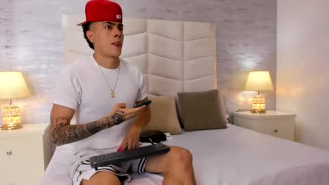 Snapshot of zeta_3 chatting on October 7, 2025, 3:36 am Sebas online show from October 7, 2025, 3:36 am