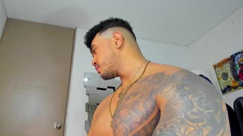 Snapshot of zeus_strong93 chatting on January 16, 2025, 10:23 pm zeus strong online show from January 16, 2025, 10:23 pm