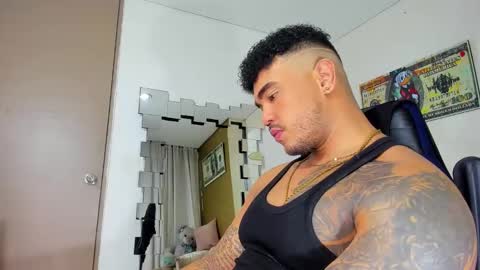 Snapshot of zeus_strong93 chatting on January 19, 2025, 12:28 am zeus strong online show from January 19, 2025, 12:28 am