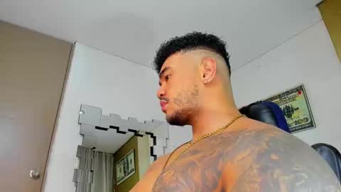 Snapshot of zeus_strong93 chatting on January 25, 2025, 10:50 pm zeus strong online show from January 25, 2025, 10:50 pm