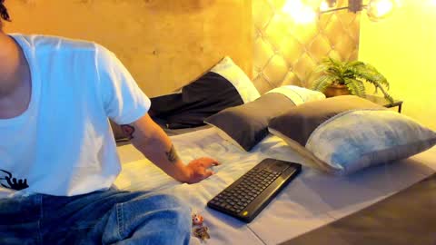 Snapshot of zeusjeff chatting on December 5, 2024, 6:44 pm zeus online show from December 5, 2024, 6:44 pm