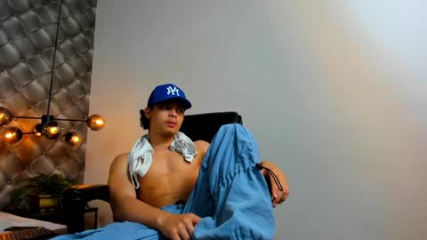 Snapshot of zeusjeff chatting on December 6, 2024, 6:50 pm zeus online show from December 6, 2024, 6:50 pm