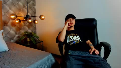 Snapshot of zeusjeff chatting on December 10, 2024, 9:54 pm zeus online show from December 10, 2024, 9:54 pm