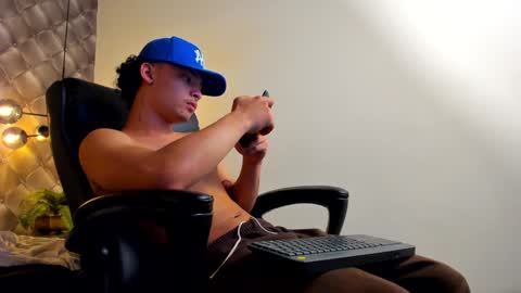 Snapshot of zeusjeff chatting on December 28, 2024, 9:51 pm zeus online show from December 28, 2024, 9:51 pm