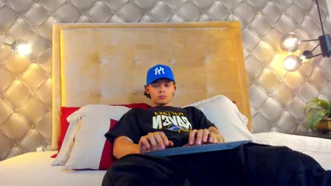 Snapshot of zeusjeff chatting on January 9, 2025, 10:09 pm zeus online show from January 9, 2025, 10:09 pm