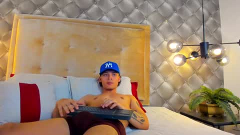 Snapshot of zeusjeff chatting on January 10, 2025, 10:04 pm zeus online show from January 10, 2025, 10:04 pm