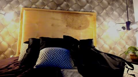 Snapshot of zeusjeff chatting on January 19, 2025, 6:10 pm zeus online show from January 19, 2025, 6:10 pm