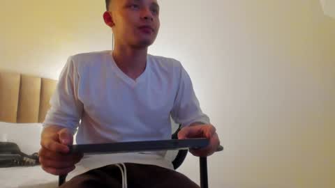 Snapshot of zeusjeff chatting on January 21, 2025, 5:16 am zeus online show from January 21, 2025, 5:16 am