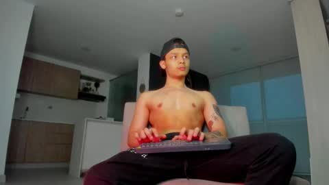Snapshot of zeusjeff chatting on October 14, 2025, 10:54 pm zeus online show from October 14, 2025, 10:54 pm