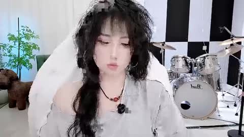 zhen online show from September 19, 2025, 3:02 pm