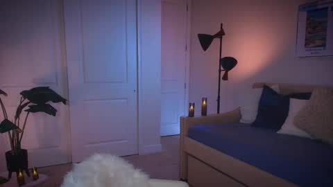 Snapshot of zlicious chatting on October 6, 2025, 10:18 pm Zara  Join next live  at 5PM EST  online show from October 6, 2025, 10:18 pm