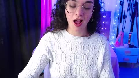 zoe_0111 online show from December 21, 2024, 4:36 pm