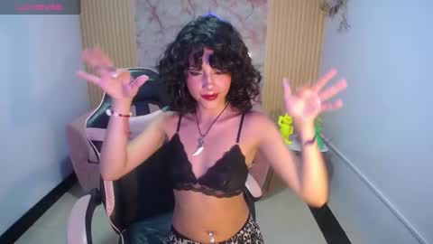 zoe_ch_ online show from January 7, 2025, 9:25 pm