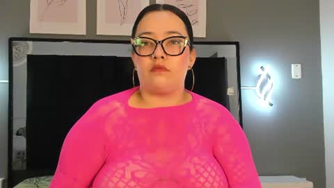 zoe_curvyy online show from July 6, 2026, 12:02 pm