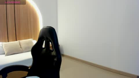 Zoe  online show from April 10, 2026, 12:21 pm