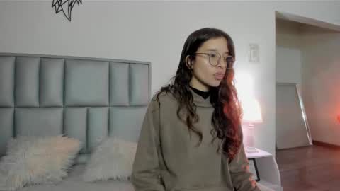 zoe_dear online show from March 18, 2026, 11:41 pm