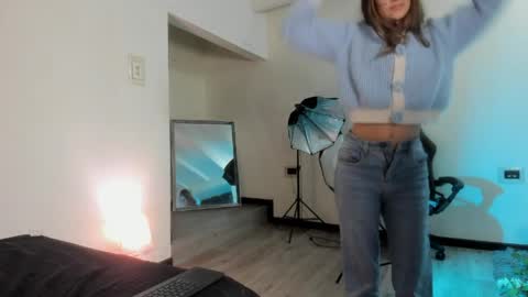 zoe_dear online show from April 6, 2026, 1:47 am