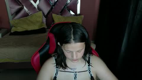 Snapshot of zoe_green01 chatting on May 28, 2026, 12:35 pm zoe online show from May 28, 2026, 12:35 pm