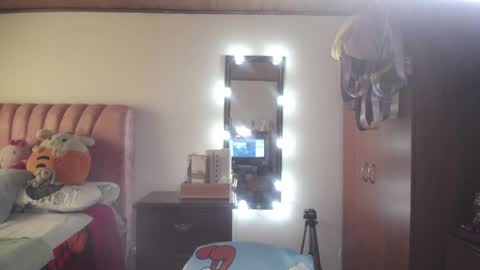 zoe hotxxx online show from April 9, 2026, 1:49 pm