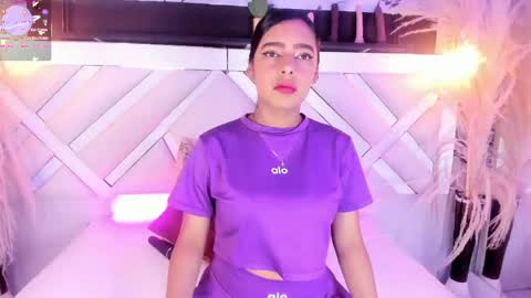 Snapshot of zoe_johnsonn1 chatting on May 9, 2026, 10:04 pm Zoey online show from May 9, 2026, 10:04 pm