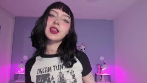 Zoe Lynch online show from September 28, 2025, 2:33 pm