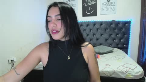 Snapshot of zoe_medina chatting on January 3, 2025, 5:06 am online show from January 3, 2025, 5:06 am