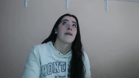 Snapshot of zoe_mill33r chatting on October 2, 2025, 6:15 pm Zoe online show from October 2, 2025, 6:15 pm