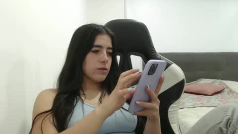 Snapshot of zoe_mill33r chatting on February 25, 2026, 5:50 am Zoe online show from February 25, 2026, 5:50 am