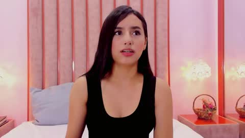 Snapshot of zoe_monrow chatting on May 25, 2026, 12:11 pm Zoe Monrow online show from May 25, 2026, 12:11 pm
