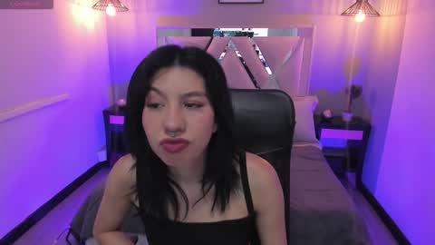 zoe_moreau online show from March 23, 2026, 11:58 am