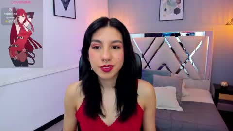 zoe_moreau online show from April 15, 2026, 7:58 pm