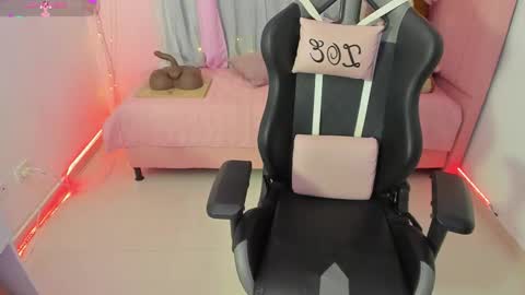 zoe_sullivan_ online show from September 28, 2025, 10:20 am