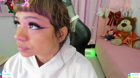 zoe_sullivan_ online show from November 19, 2025, 9:20 am