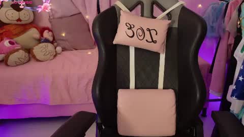 zoe_sullivan_ online show from June 27, 2026, 12:22 pm