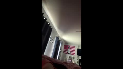 zoeapolo online show from April 3, 2026, 7:23 pm