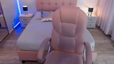 zoe online show from November 11, 2025, 3:06 am