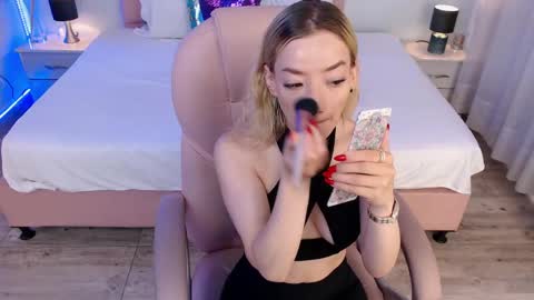 Snapshot of zoee_joness chatting on May 7, 2026, 2:11 pm zoe online show from May 7, 2026, 2:11 pm