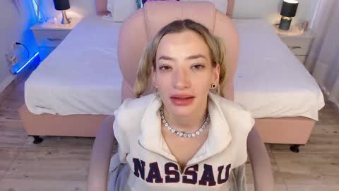Snapshot of zoee_joness chatting on May 14, 2026, 4:36 pm zoe online show from May 14, 2026, 4:36 pm