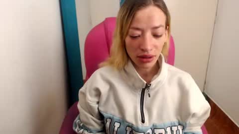 Snapshot of zoee_joness chatting on August 3, 2026, 4:33 am zoe online show from August 3, 2026, 4:33 am