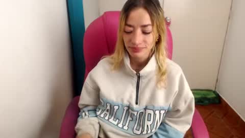 Snapshot of zoee_joness chatting on August 3, 2026, 9:04 am zoe online show from August 3, 2026, 9:04 am