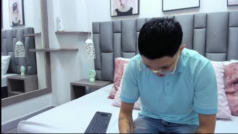 Zoe Krug online show from March 21, 2026, 12:10 pm