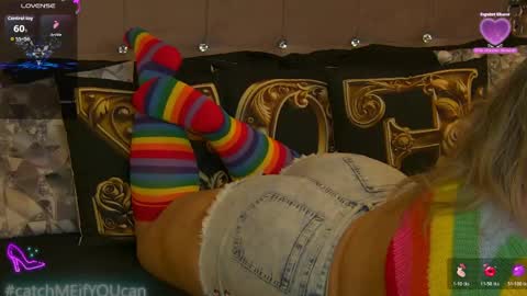 ZoeMesmerize online show from April 15, 2026, 5:36 am