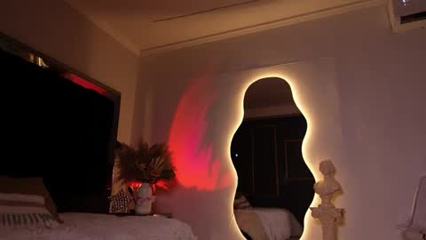 zoevidal_ online show from January 16, 2026, 11:58 am