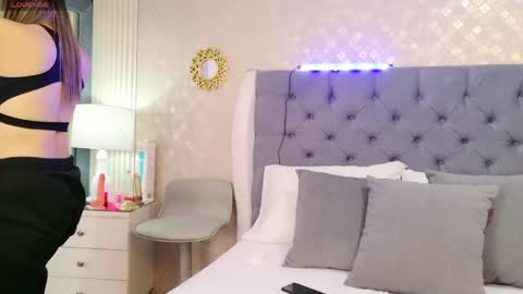 Snapshot of zoewilliis chatting on April 26, 2026, 11:30 am ZoeWilliis online show from April 26, 2026, 11:30 am