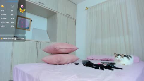 zoey  Independent model online show from October 17, 2025, 2:15 am