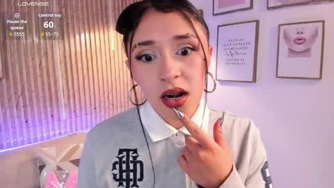 Zoey  online show from April 3, 2026, 1:20 pm